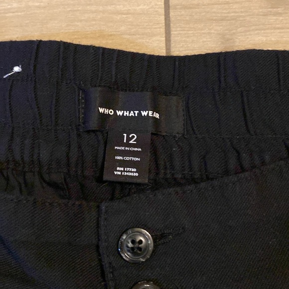 Black Ruffled Short - Picture 3 of 4